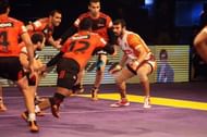 Ajay Thakur is seen raiding against U Mumba